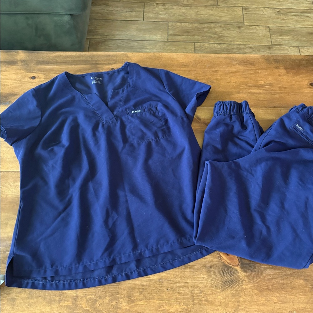 Jaanuu Navy Scrub Set